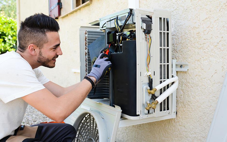 électricien de maintenance Issou